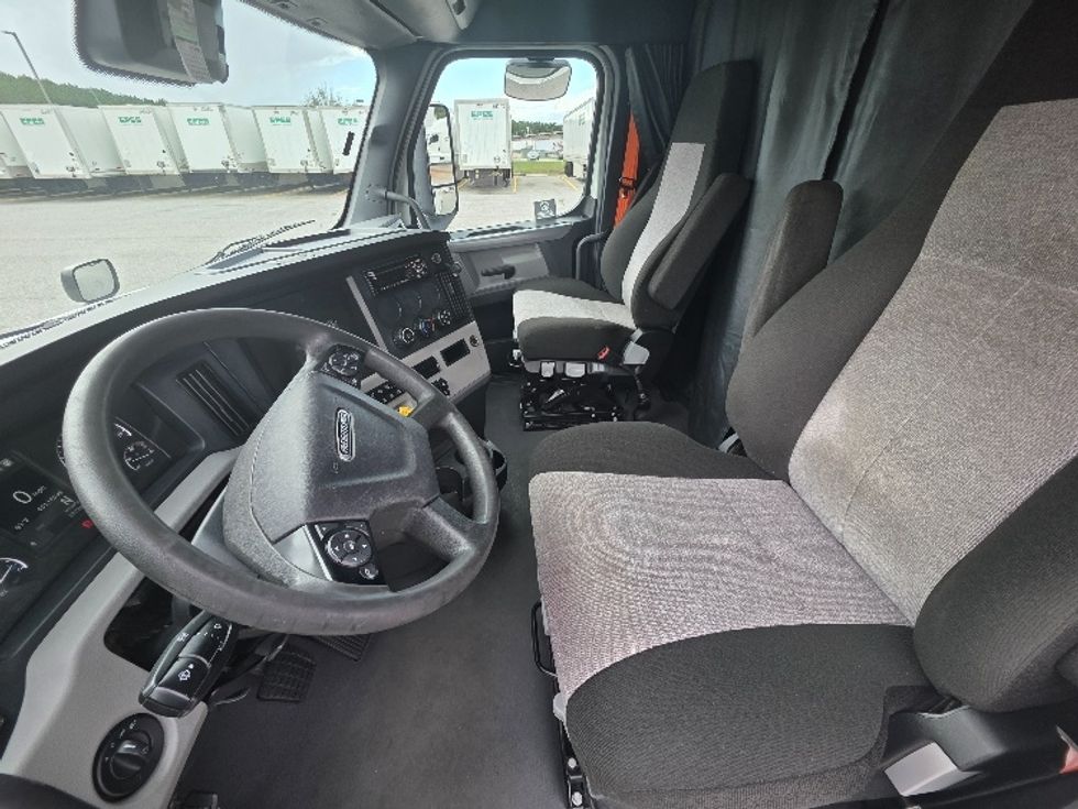 Sleeper Tractor-Heavy Duty Tractors-Freightliner-2021-T12664ST-Chester-VA-401,181\n\t\tmiles-$ 75,500 - Image 10