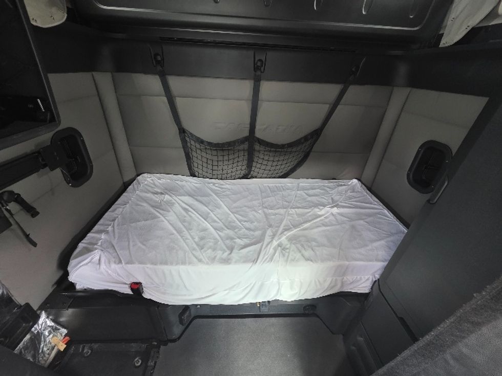 Sleeper Tractor-Heavy Duty Tractors-Freightliner-2021-T12664ST-Chester-VA-401,181\n\t\tmiles-$ 75,500 - Image 16