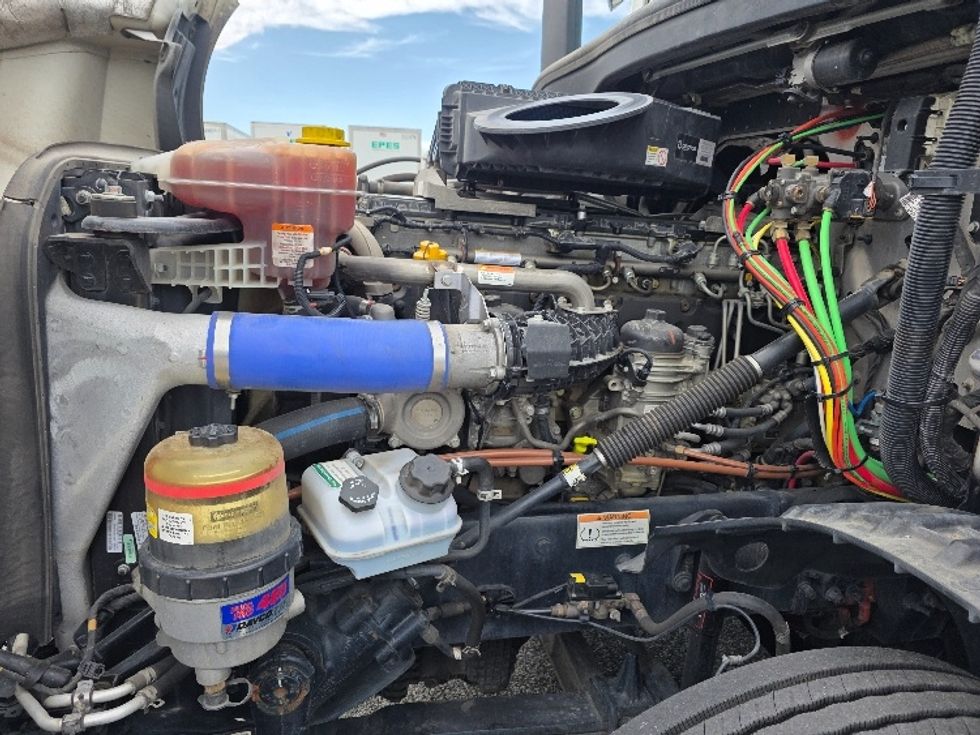 Sleeper Tractor-Heavy Duty Tractors-Freightliner-2021-T12664ST-Chester-VA-401,181\n\t\tmiles-$ 75,500 - Image 21