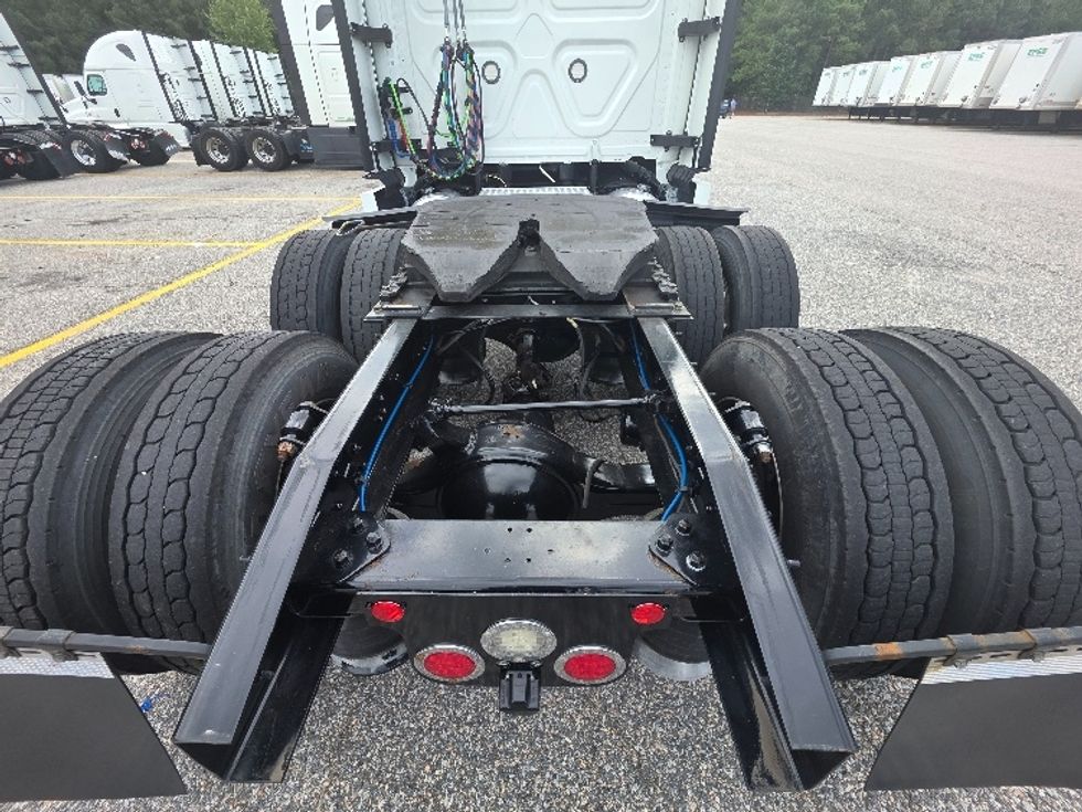 Sleeper Tractor-Heavy Duty Tractors-Freightliner-2021-T12664ST-Chester-VA-401,181\n\t\tmiles-$ 75,500 - Image 6