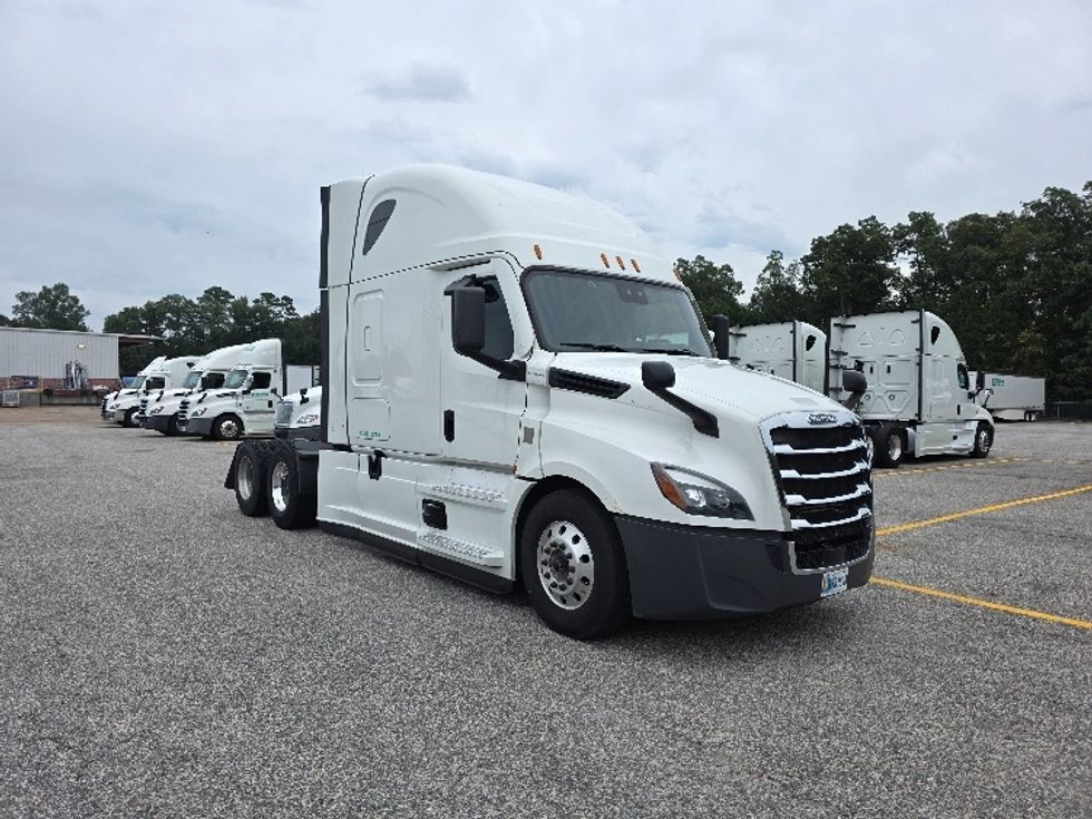 Sleeper Tractor-Heavy Duty Tractors-Freightliner-2021-T12664ST-Chester-VA-403,436\n\t\tmiles-$ 75,250 - Image 1