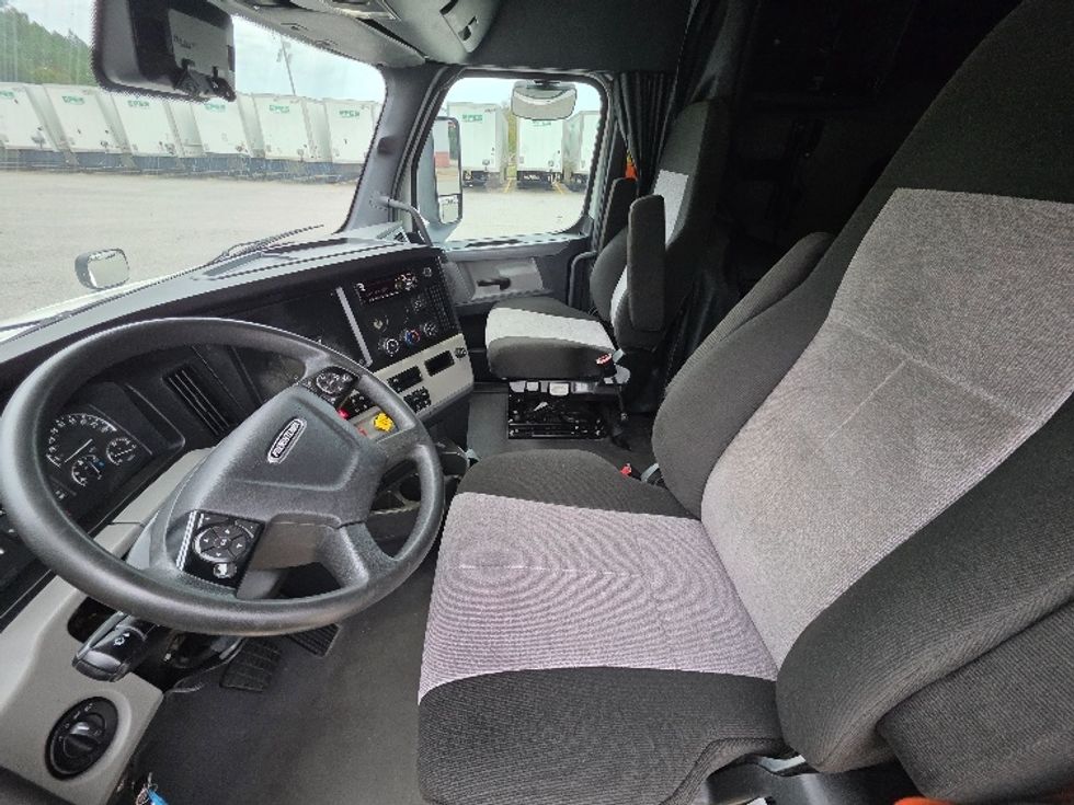 Sleeper Tractor-Heavy Duty Tractors-Freightliner-2021-T12664ST-Chester-VA-403,436\n\t\tmiles-$ 75,250 - Image 10