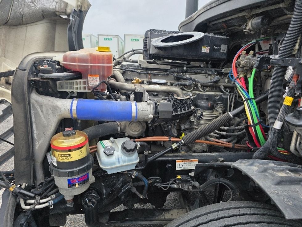 Sleeper Tractor-Heavy Duty Tractors-Freightliner-2021-T12664ST-Chester-VA-403,436\n\t\tmiles-$ 75,250 - Image 21