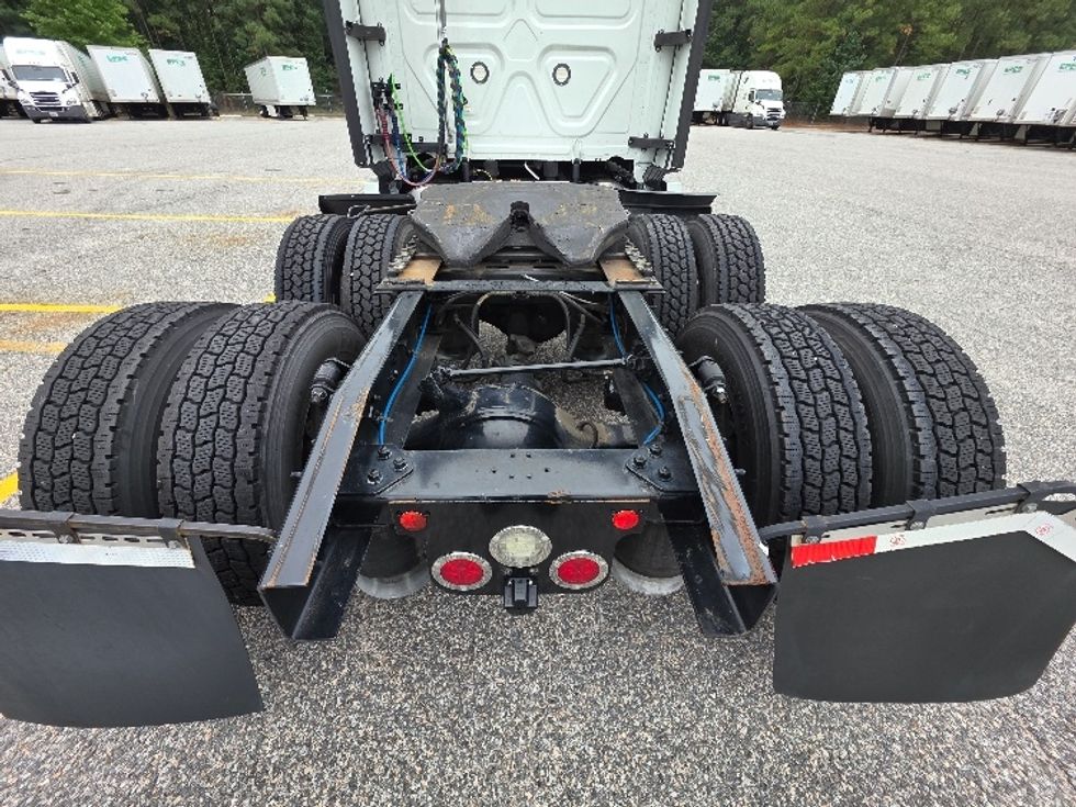 Sleeper Tractor-Heavy Duty Tractors-Freightliner-2021-T12664ST-Chester-VA-403,436\n\t\tmiles-$ 75,250 - Image 6