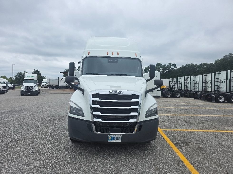 Sleeper Tractor-Heavy Duty Tractors-Freightliner-2021-T12664ST-Chester-VA-405,261\n\t\tmiles-$ 75,250 - Image 2