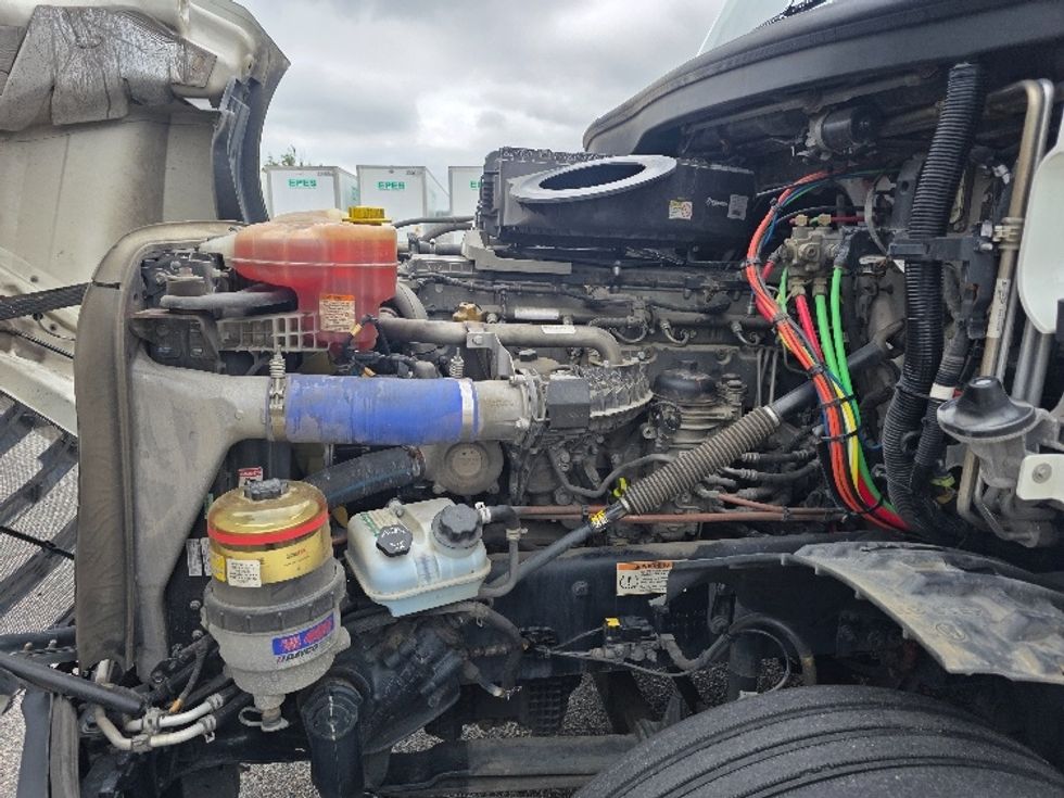 Sleeper Tractor-Heavy Duty Tractors-Freightliner-2021-T12664ST-Chester-VA-405,261\n\t\tmiles-$ 75,250 - Image 21