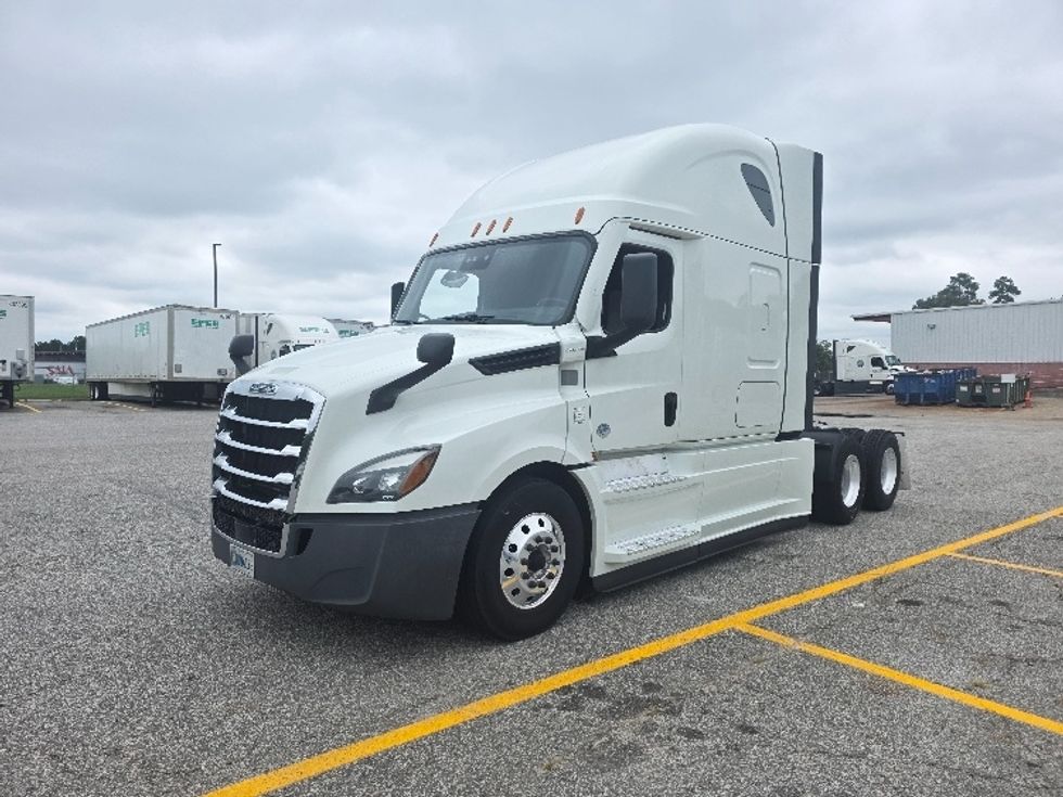 Sleeper Tractor-Heavy Duty Tractors-Freightliner-2021-T12664ST-Chester-VA-405,261\n\t\tmiles-$ 75,250 - Image 3