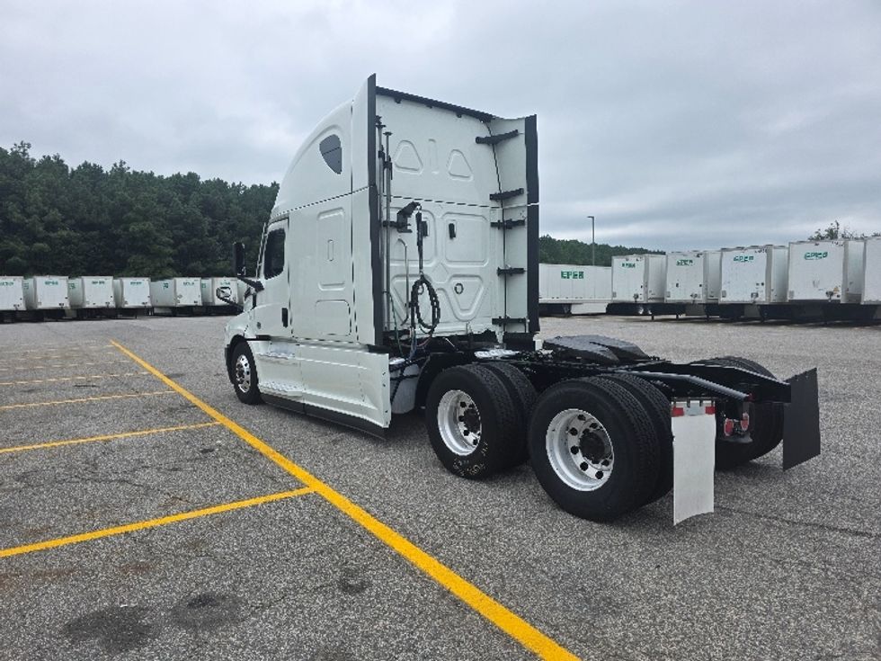 Sleeper Tractor-Heavy Duty Tractors-Freightliner-2021-T12664ST-Chester-VA-405,261\n\t\tmiles-$ 75,250 - Image 5