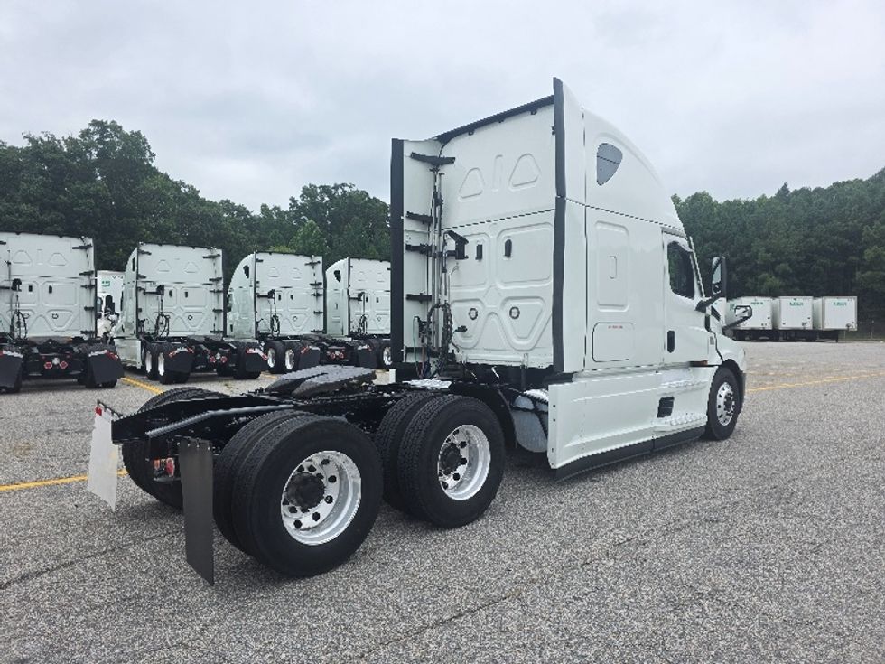 Sleeper Tractor-Heavy Duty Tractors-Freightliner-2021-T12664ST-Chester-VA-405,261\n\t\tmiles-$ 75,250 - Image 7