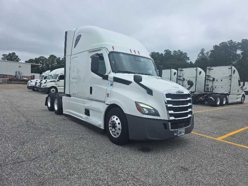 Sleeper Tractor-Heavy Duty Tractors-Freightliner-2021-T12664ST-Chester-VA-409,894\n\t\tmiles-$ 74,750 - Image 1