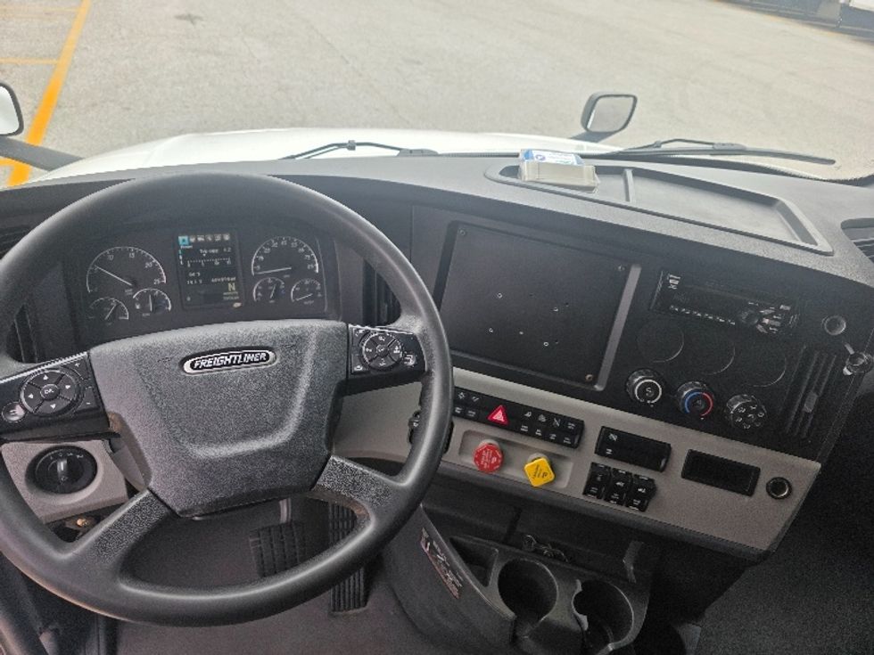 Sleeper Tractor-Heavy Duty Tractors-Freightliner-2021-T12664ST-Chester-VA-409,894\n\t\tmiles-$ 74,750 - Image 11