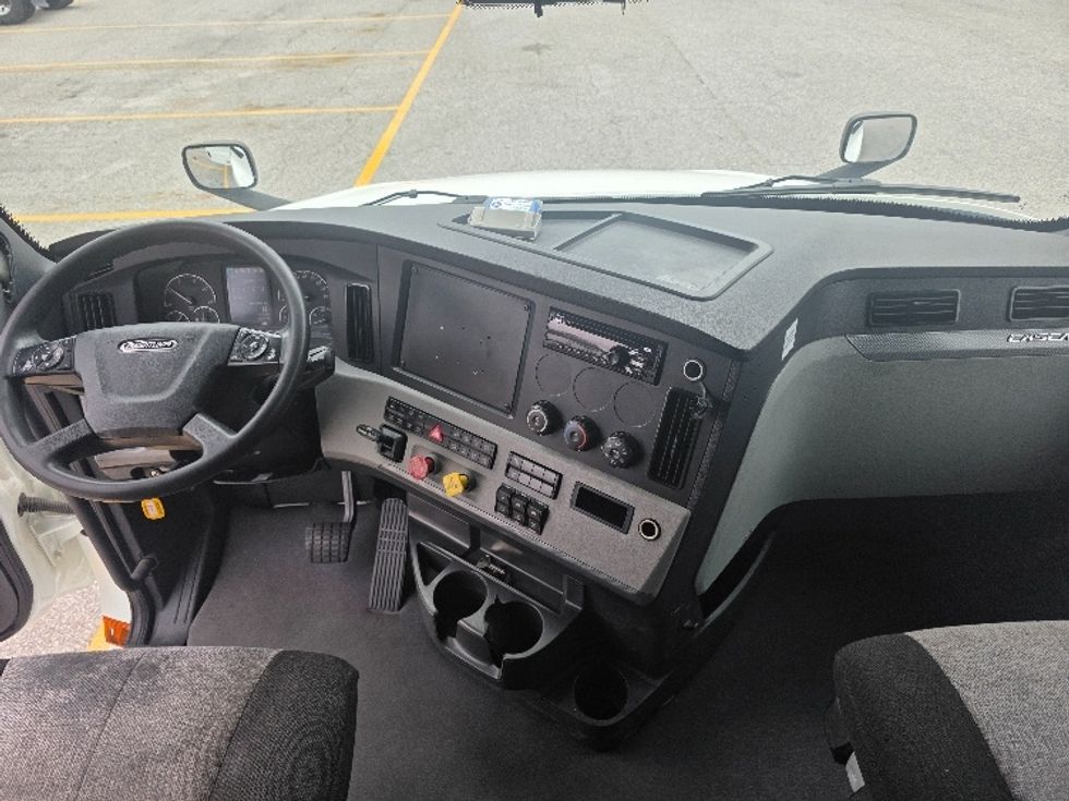 Sleeper Tractor-Heavy Duty Tractors-Freightliner-2021-T12664ST-Chester-VA-409,894\n\t\tmiles-$ 74,750 - Image 12