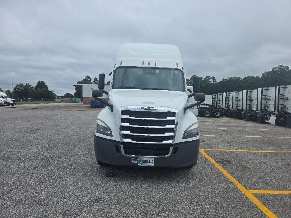 Sleeper Tractor-Heavy Duty Tractors-Freightliner-2021-T12664ST-Chester-VA-409,894\n\t\tmiles-$ 74,750 - Image 2
