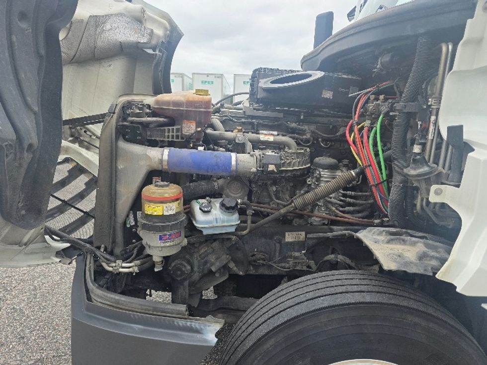 Sleeper Tractor-Heavy Duty Tractors-Freightliner-2021-T12664ST-Chester-VA-409,894\n\t\tmiles-$ 74,750 - Image 21