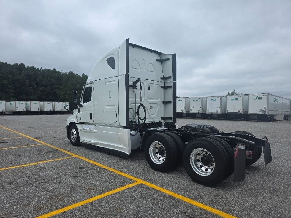 Sleeper Tractor-Heavy Duty Tractors-Freightliner-2021-T12664ST-Chester-VA-409,894\n\t\tmiles-$ 74,750 - Image 5