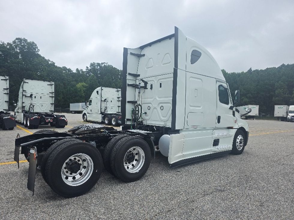 Sleeper Tractor-Heavy Duty Tractors-Freightliner-2021-T12664ST-Chester-VA-409,894\n\t\tmiles-$ 74,750 - Image 7
