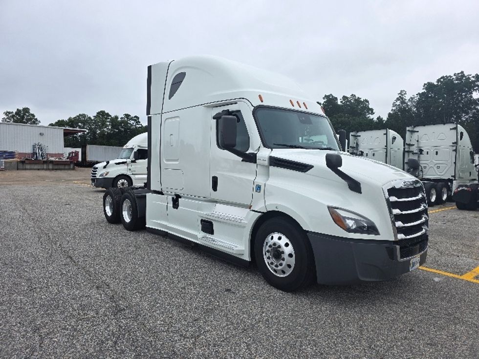 Sleeper Tractor-Heavy Duty Tractors-Freightliner-2021-T12664ST-Chester-VA-423,306\n\t\tmiles-$ 73,750 - Image 1
