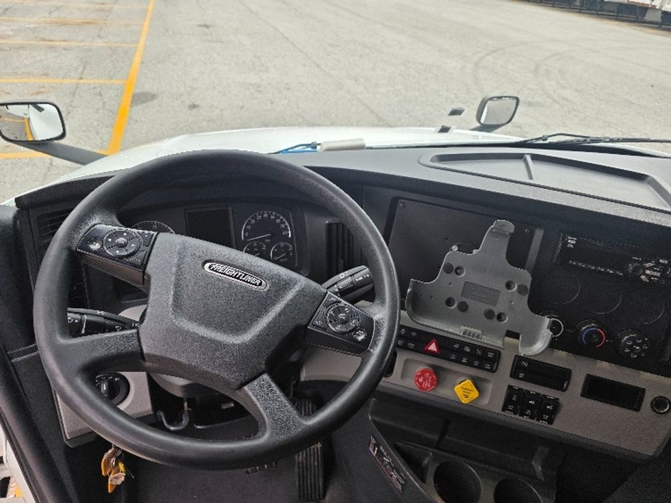Sleeper Tractor-Heavy Duty Tractors-Freightliner-2021-T12664ST-Chester-VA-423,306\n\t\tmiles-$ 73,750 - Image 11