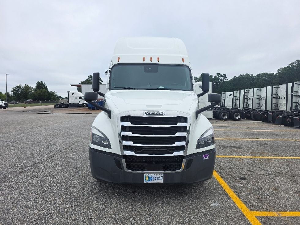 Sleeper Tractor-Heavy Duty Tractors-Freightliner-2021-T12664ST-Chester-VA-423,306\n\t\tmiles-$ 73,750 - Image 2