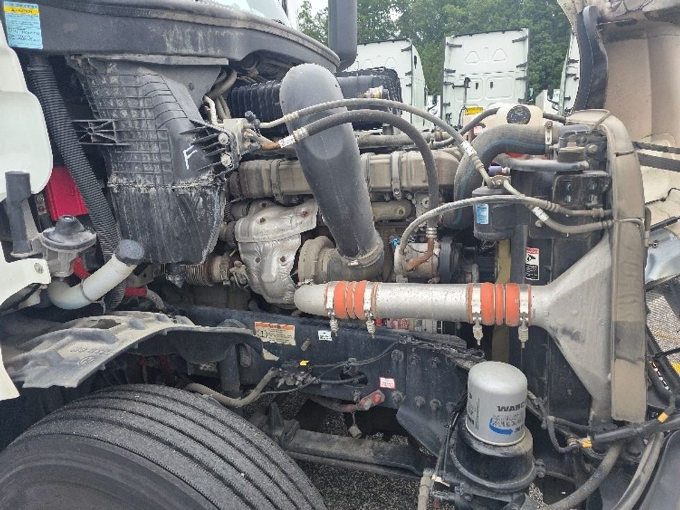 Sleeper Tractor-Heavy Duty Tractors-Freightliner-2021-T12664ST-Chester-VA-423,306\n\t\tmiles-$ 73,750 - Image 20