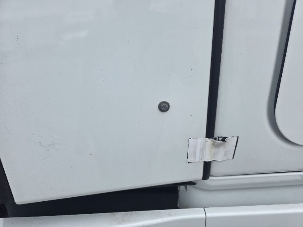 Sleeper Tractor-Heavy Duty Tractors-Freightliner-2021-T12664ST-Chester-VA-423,306\n\t\tmiles-$ 73,750 - Image 23