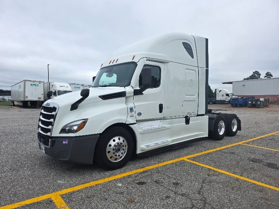 Sleeper Tractor-Heavy Duty Tractors-Freightliner-2021-T12664ST-Chester-VA-423,306\n\t\tmiles-$ 73,750 - Image 3