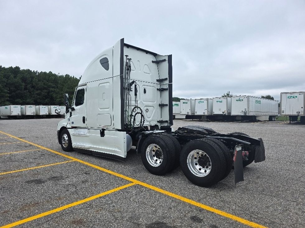 Sleeper Tractor-Heavy Duty Tractors-Freightliner-2021-T12664ST-Chester-VA-423,306\n\t\tmiles-$ 73,750 - Image 5