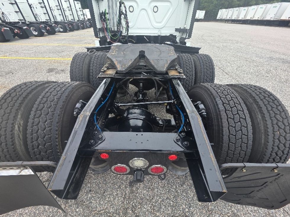 Sleeper Tractor-Heavy Duty Tractors-Freightliner-2021-T12664ST-Chester-VA-423,306\n\t\tmiles-$ 73,750 - Image 6