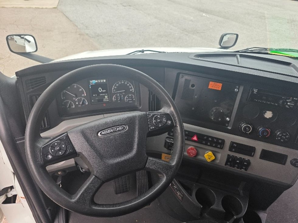 Sleeper Tractor-Heavy Duty Tractors-Freightliner-2021-T12664ST-Chester-VA-439,267\n\t\tmiles-$ 73,000 - Image 11