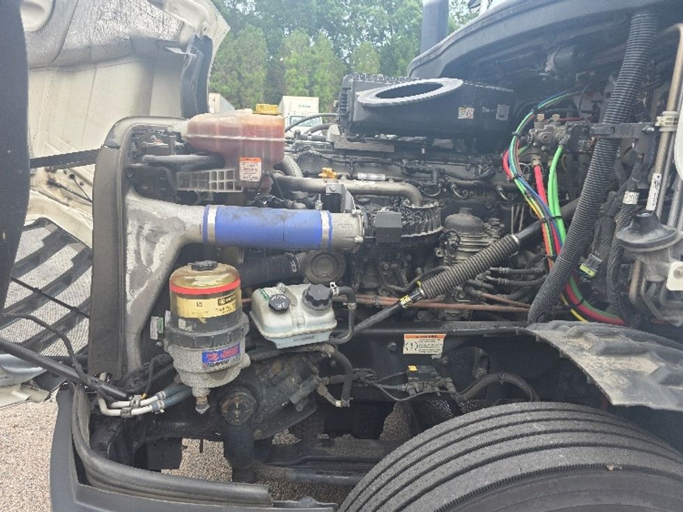 Sleeper Tractor-Heavy Duty Tractors-Freightliner-2021-T12664ST-Chester-VA-439,267\n\t\tmiles-$ 73,000 - Image 21