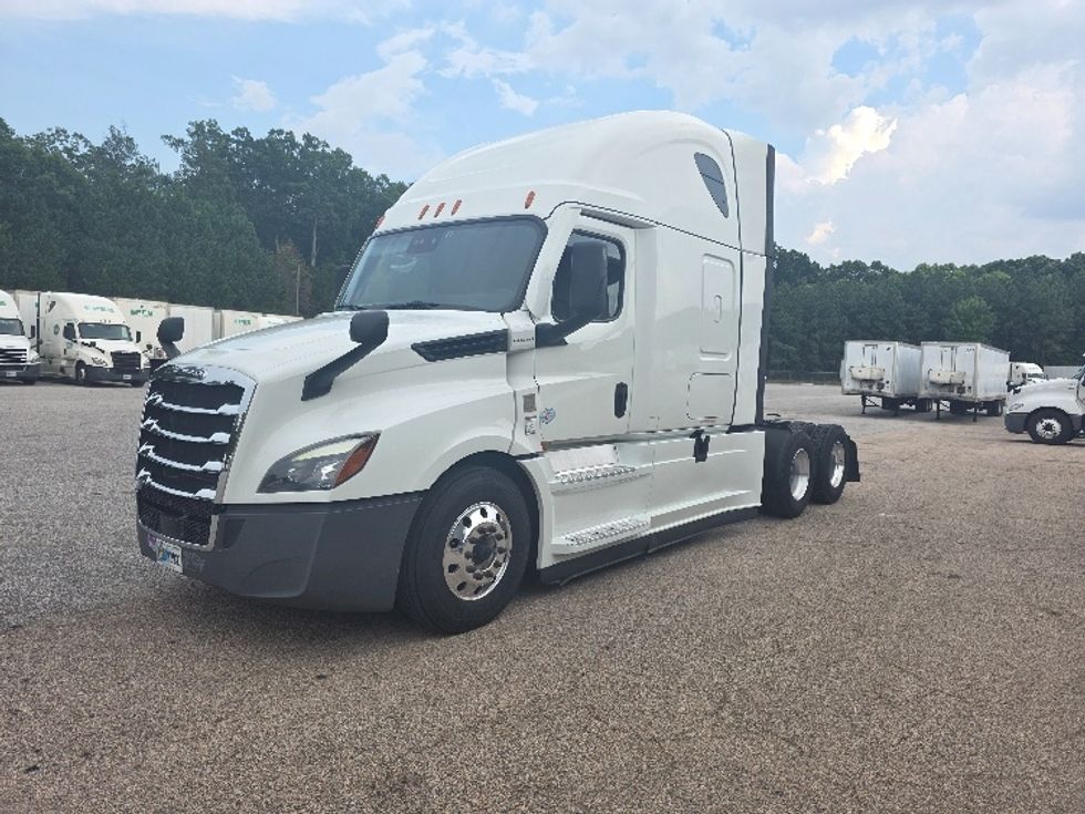 Sleeper Tractor-Heavy Duty Tractors-Freightliner-2021-T12664ST-Chester-VA-439,267\n\t\tmiles-$ 73,000 - Image 3