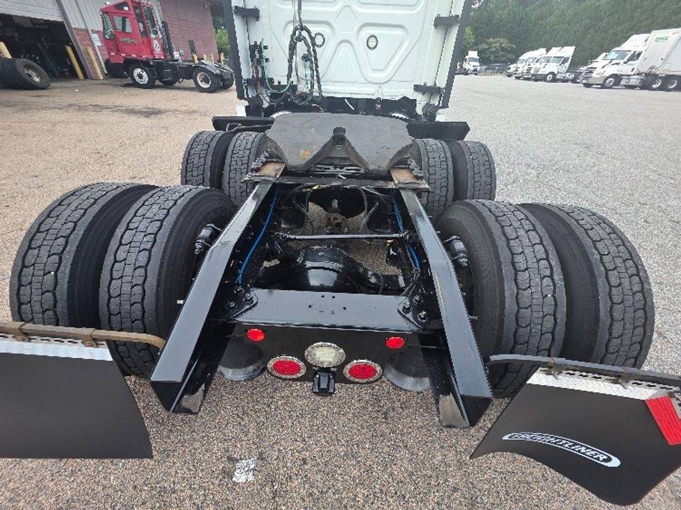 Sleeper Tractor-Heavy Duty Tractors-Freightliner-2021-T12664ST-Chester-VA-439,267\n\t\tmiles-$ 73,000 - Image 6