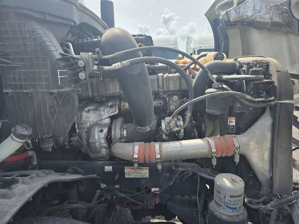 Sleeper Tractor-Heavy Duty Tractors-Freightliner-2021-T12664ST-Chester-VA-451,986\n\t\tmiles-$ 71,250 - Image 19