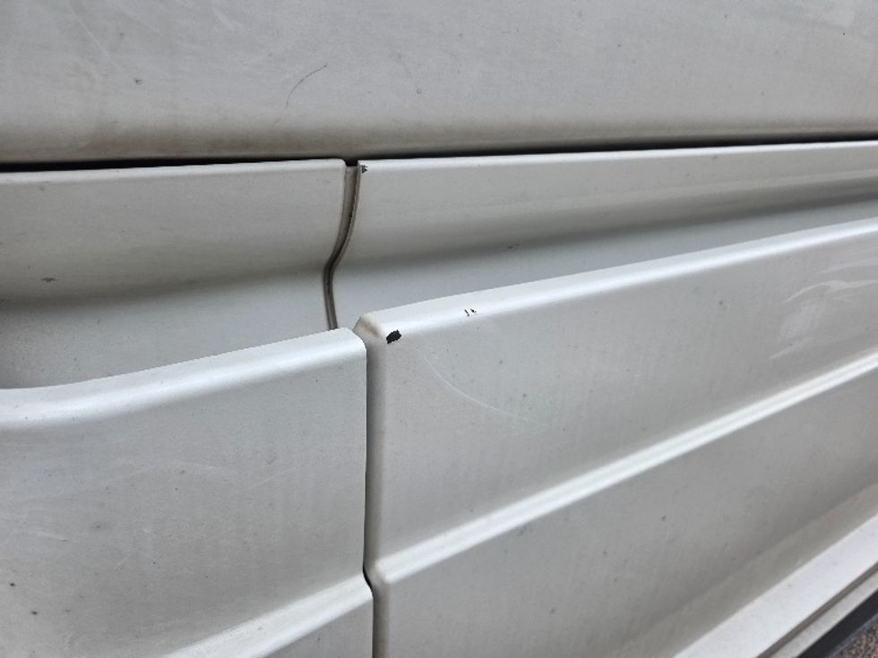 Sleeper Tractor-Heavy Duty Tractors-Freightliner-2021-T12664ST-Chester-VA-451,986\n\t\tmiles-$ 71,250 - Image 21