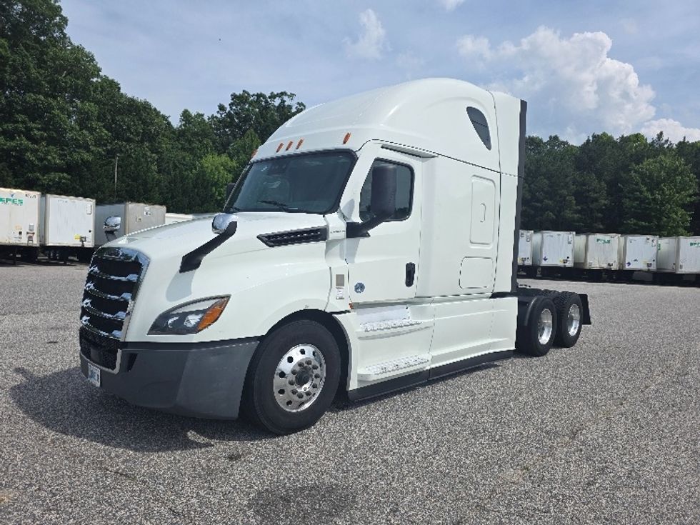 Sleeper Tractor-Heavy Duty Tractors-Freightliner-2021-T12664ST-Chester-VA-451,986\n\t\tmiles-$ 71,250 - Image 3