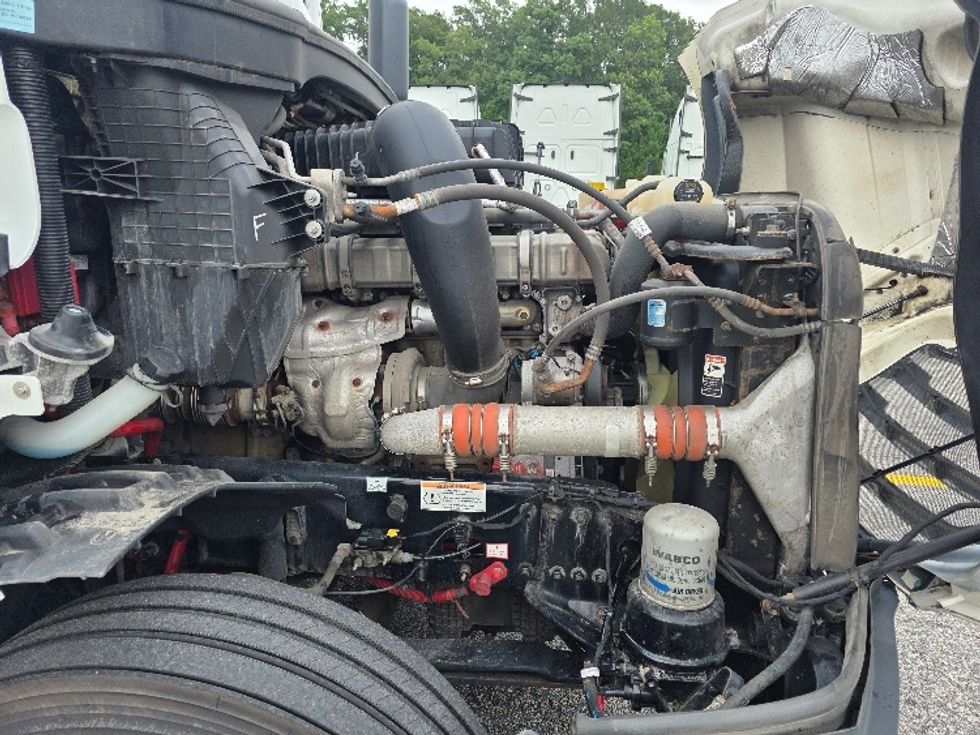 Sleeper Tractor-Heavy Duty Tractors-Freightliner-2021-T12664ST-Chester-VA-453,183\n\t\tmiles-$ 70,500 - Image 20