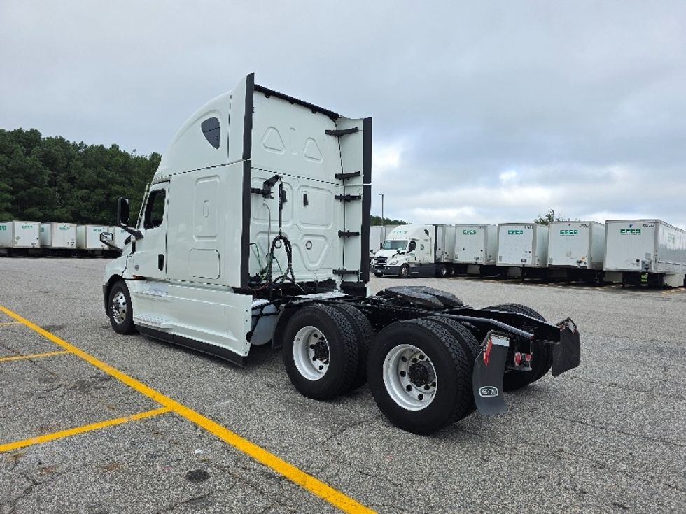 Sleeper Tractor-Heavy Duty Tractors-Freightliner-2021-T12664ST-Chester-VA-453,183\n\t\tmiles-$ 70,500 - Image 5