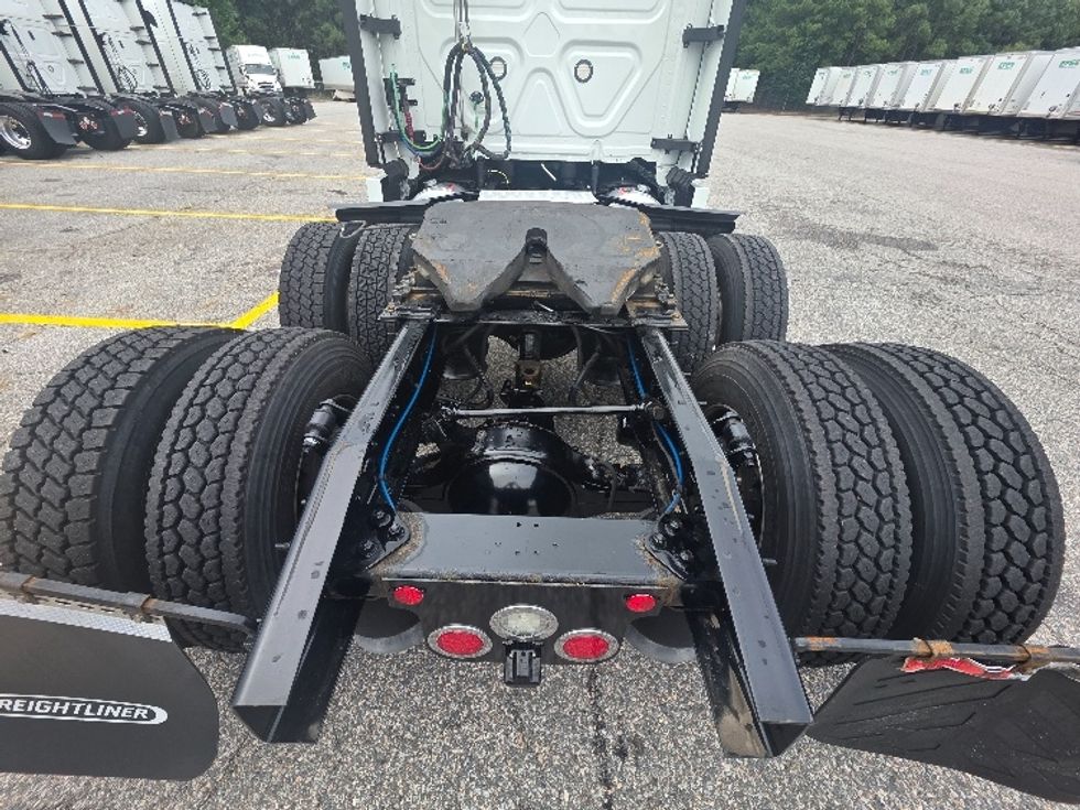 Sleeper Tractor-Heavy Duty Tractors-Freightliner-2021-T12664ST-Chester-VA-453,183\n\t\tmiles-$ 70,500 - Image 6