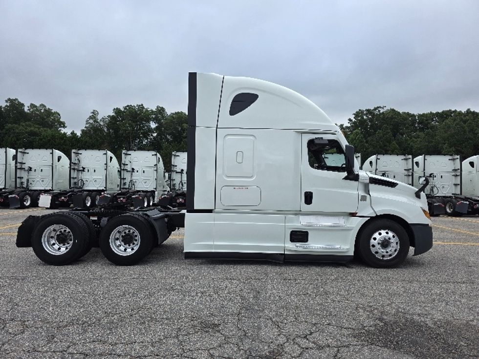 Sleeper Tractor-Heavy Duty Tractors-Freightliner-2021-T12664ST-Chester-VA-453,183\n\t\tmiles-$ 70,500 - Image 8