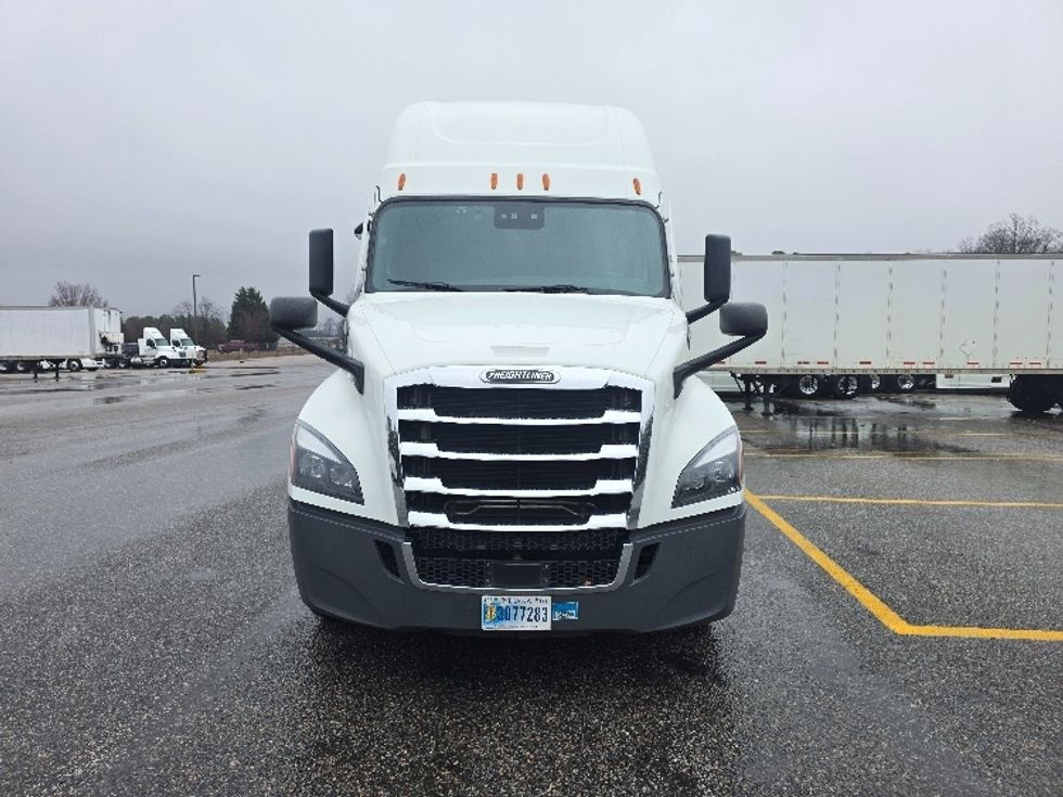 Sleeper Tractor-Heavy Duty Tractors-Freightliner-2021-T12664ST-Chester-VA-468,555\n\t\tmiles-$ 65,000 - Image 2