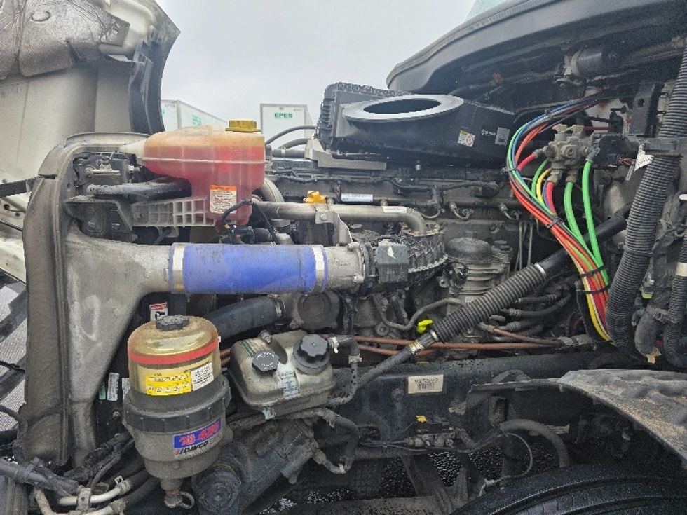 Sleeper Tractor-Heavy Duty Tractors-Freightliner-2021-T12664ST-Chester-VA-468,555\n\t\tmiles-$ 65,000 - Image 21