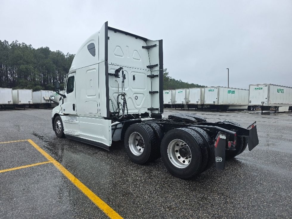 Sleeper Tractor-Heavy Duty Tractors-Freightliner-2021-T12664ST-Chester-VA-468,555\n\t\tmiles-$ 65,000 - Image 5