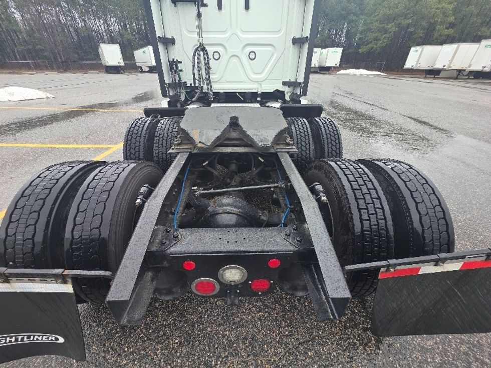 Sleeper Tractor-Heavy Duty Tractors-Freightliner-2021-T12664ST-Chester-VA-468,555\n\t\tmiles-$ 65,000 - Image 6