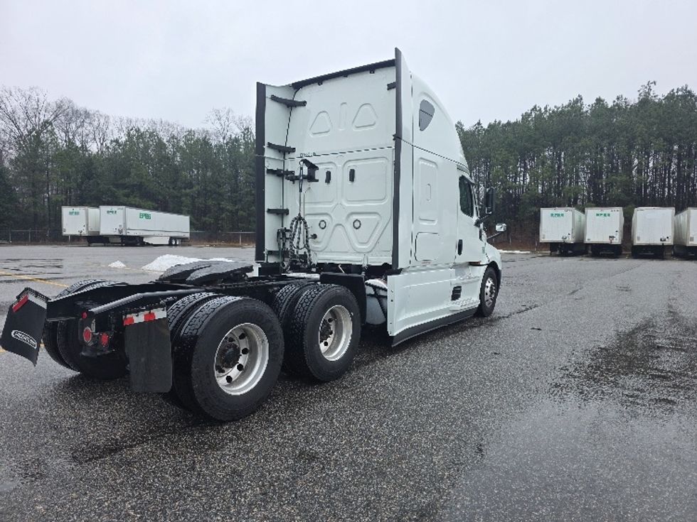 Sleeper Tractor-Heavy Duty Tractors-Freightliner-2021-T12664ST-Chester-VA-468,555\n\t\tmiles-$ 65,000 - Image 7
