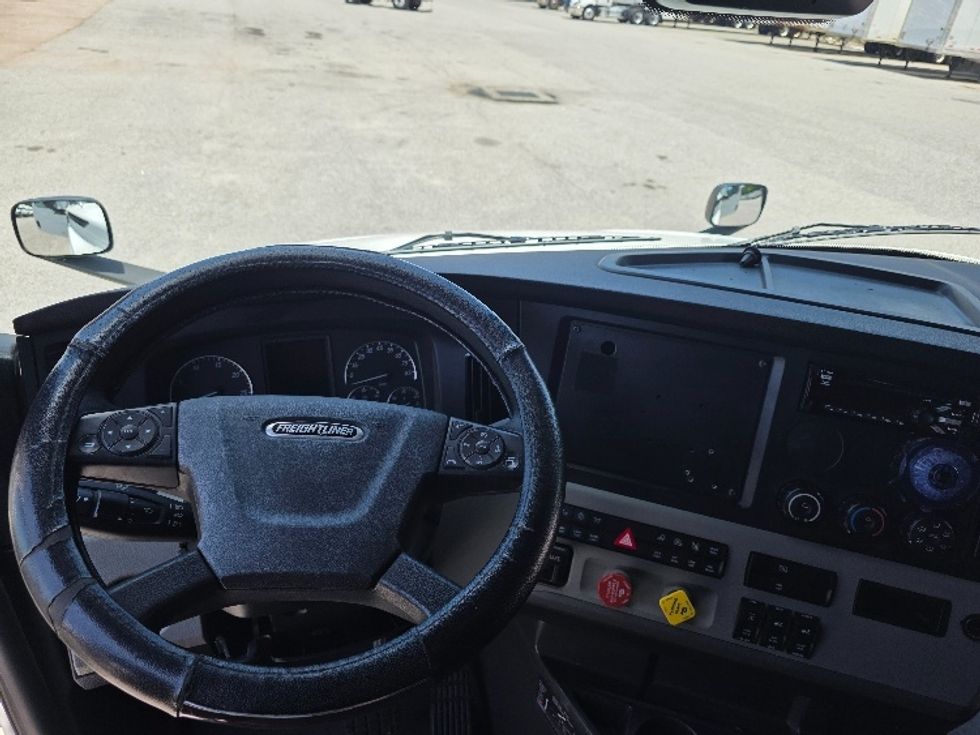 Sleeper Tractor-Heavy Duty Tractors-Freightliner-2021-T12664ST-Chester-VA-499,582\n\t\tmiles-$ 67,250 - Image 11