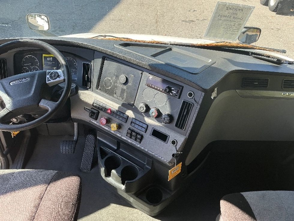 Sleeper Tractor-Heavy Duty Tractors-Freightliner-2021-T12664ST-Chester-VA-505,476\n\t\tmiles-$ 62,250 - Image 12