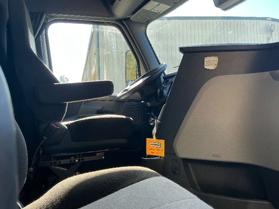 Sleeper Tractor-Heavy Duty Tractors-Freightliner-2021-T12664ST-Chester-VA-505,476\n\t\tmiles-$ 62,250 - Image 15