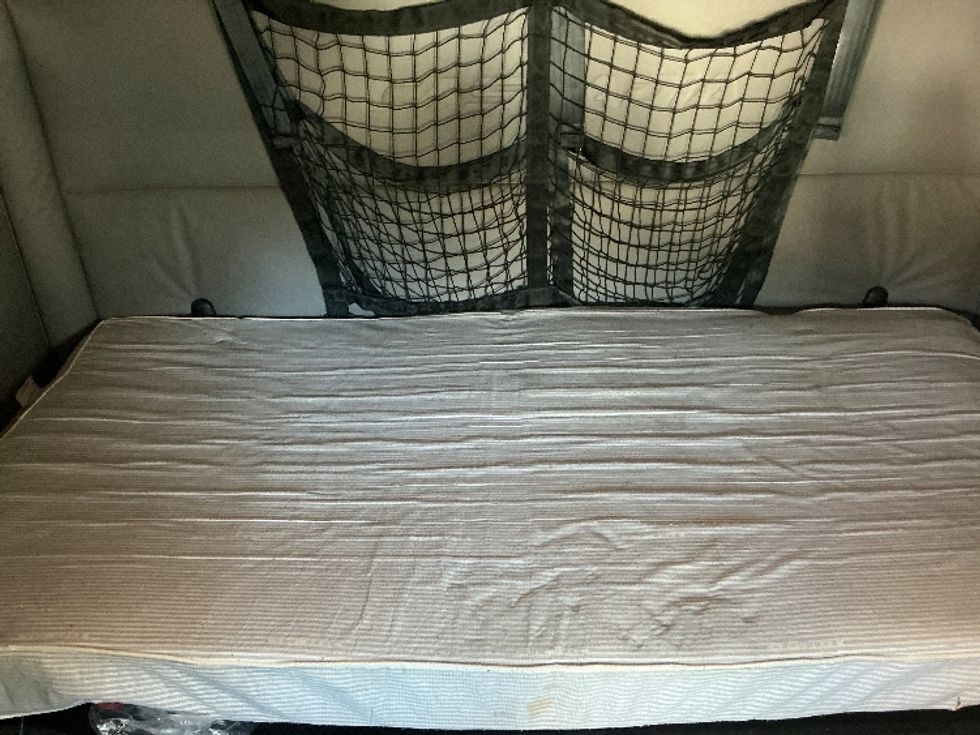 Sleeper Tractor-Heavy Duty Tractors-Freightliner-2021-T12664ST-Chester-VA-505,476\n\t\tmiles-$ 62,250 - Image 16