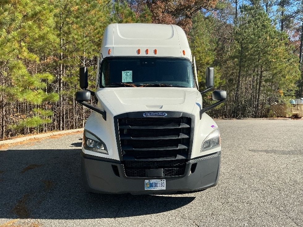 Sleeper Tractor-Heavy Duty Tractors-Freightliner-2021-T12664ST-Chester-VA-505,476\n\t\tmiles-$ 62,250 - Image 2