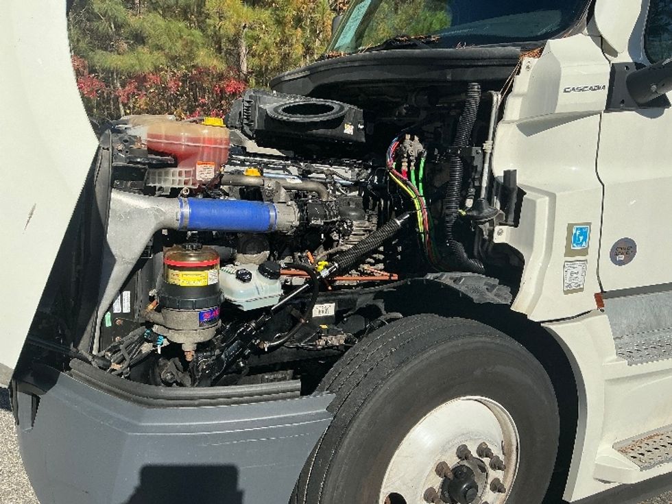 Sleeper Tractor-Heavy Duty Tractors-Freightliner-2021-T12664ST-Chester-VA-505,476\n\t\tmiles-$ 62,250 - Image 21